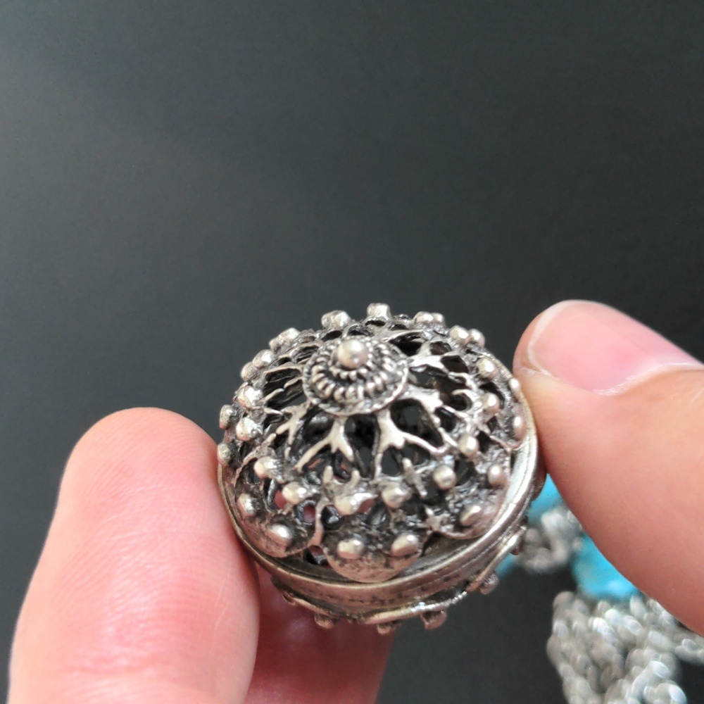 Vintage silver tone exotic filigree necklace with blue turquoise (?) stones - Picture 6 of 7